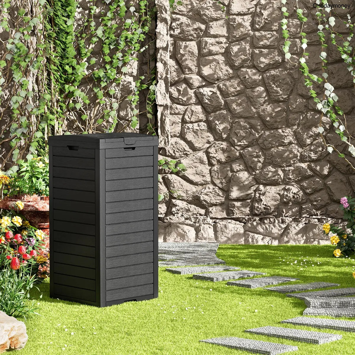 31-Gallon Outdoor Trash Can with Lid & Drip Tray